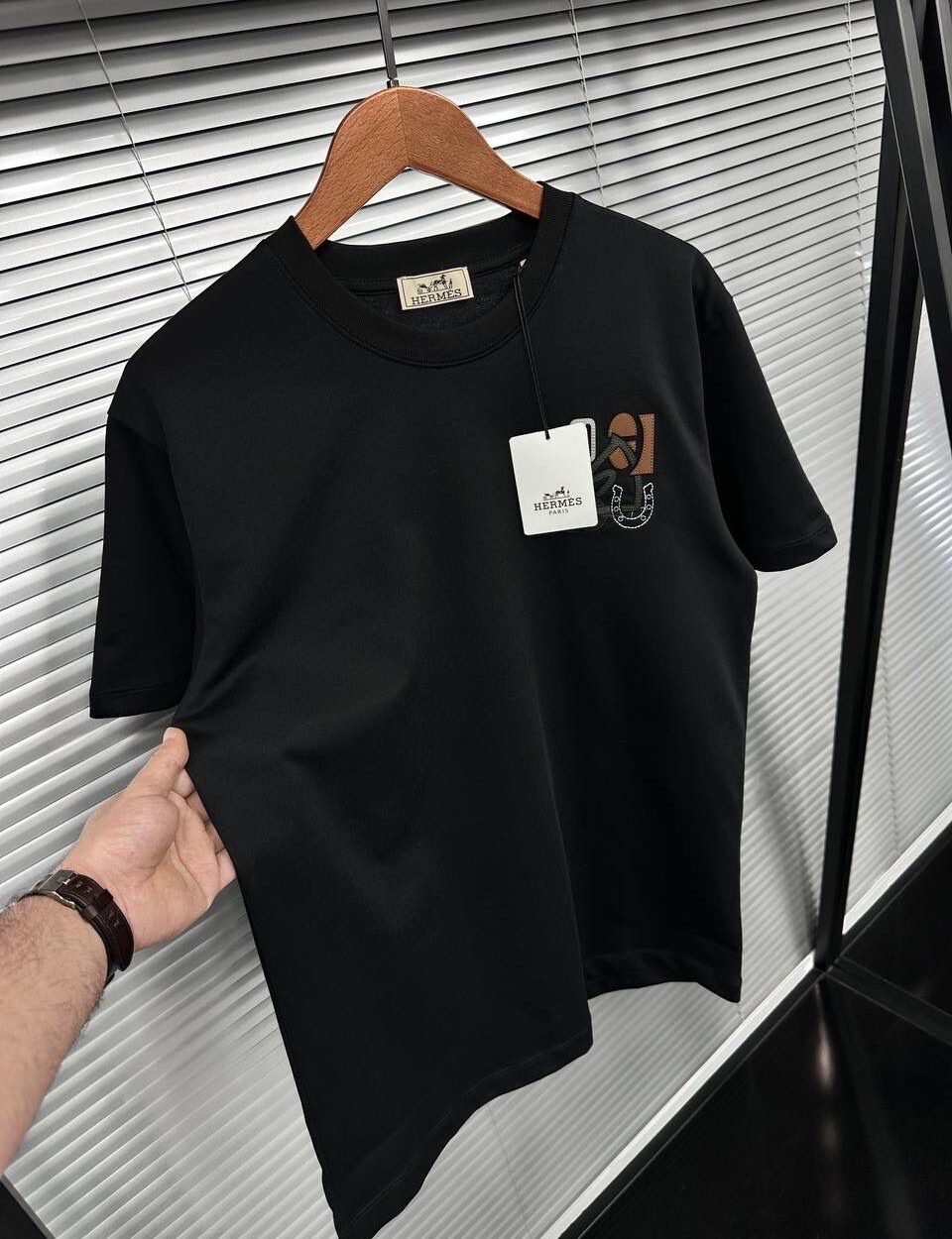 hermes-t-shirt-black