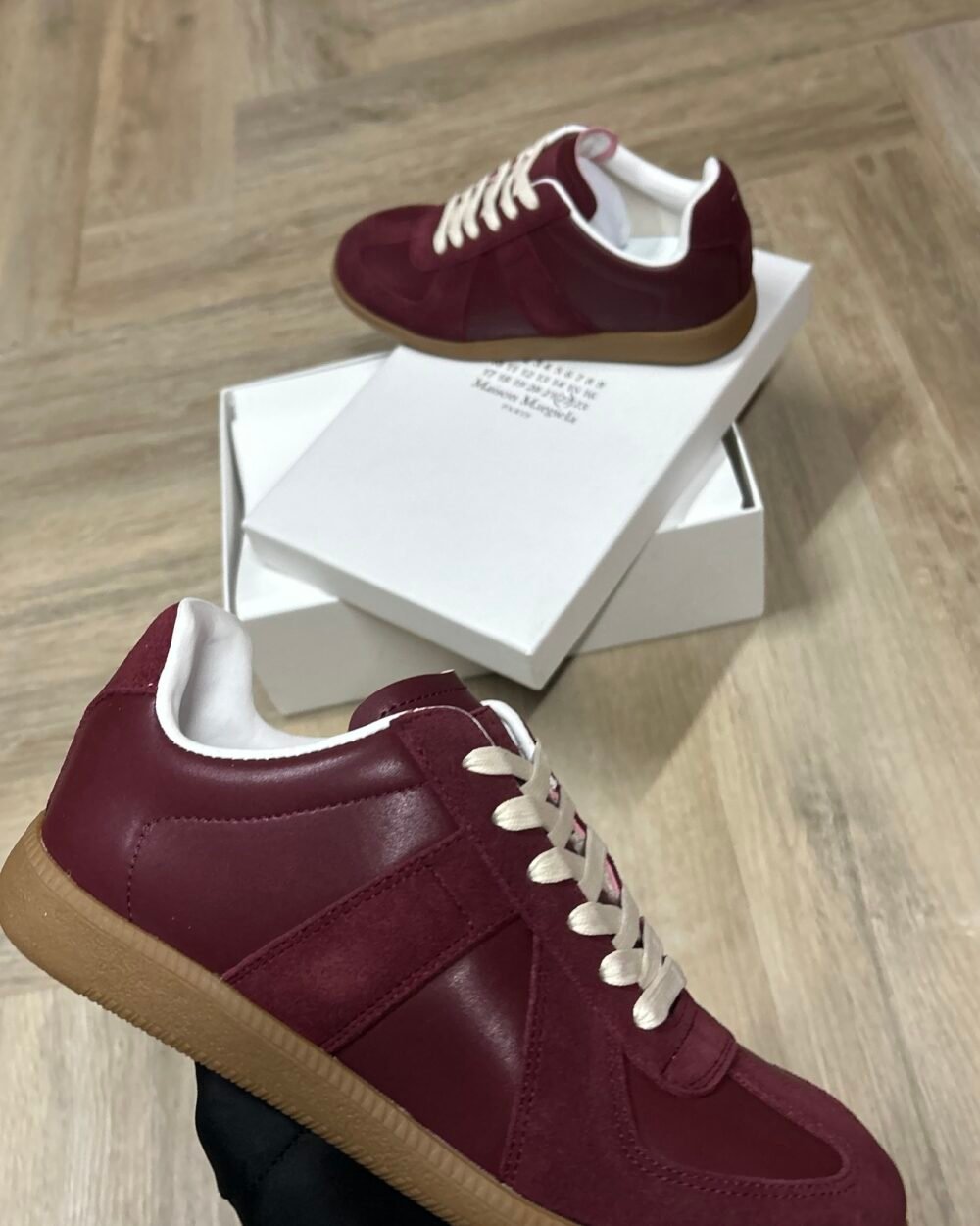maison-margiela-sneakers-burgundy