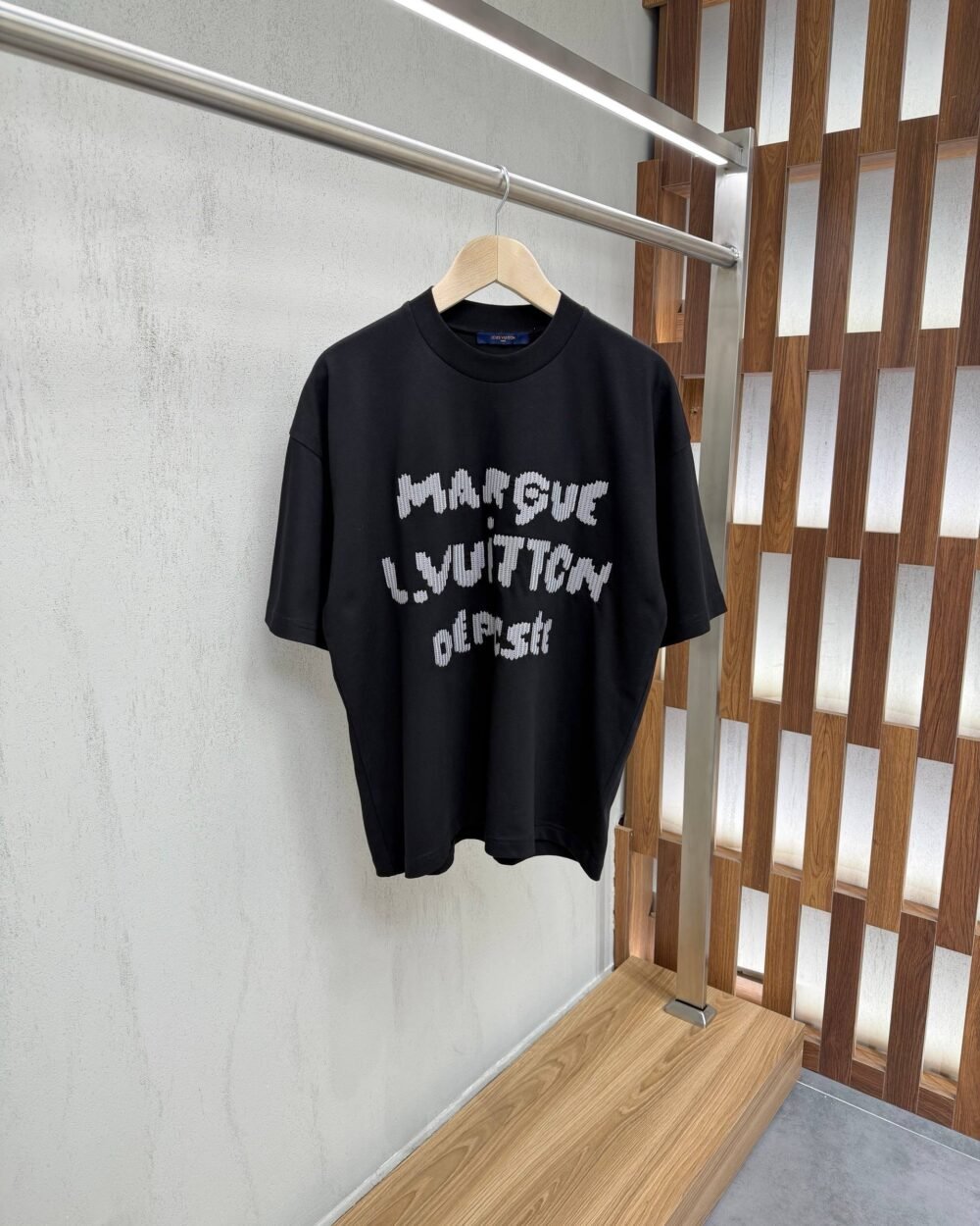 lv-embroidered-signature-t-shirt-black