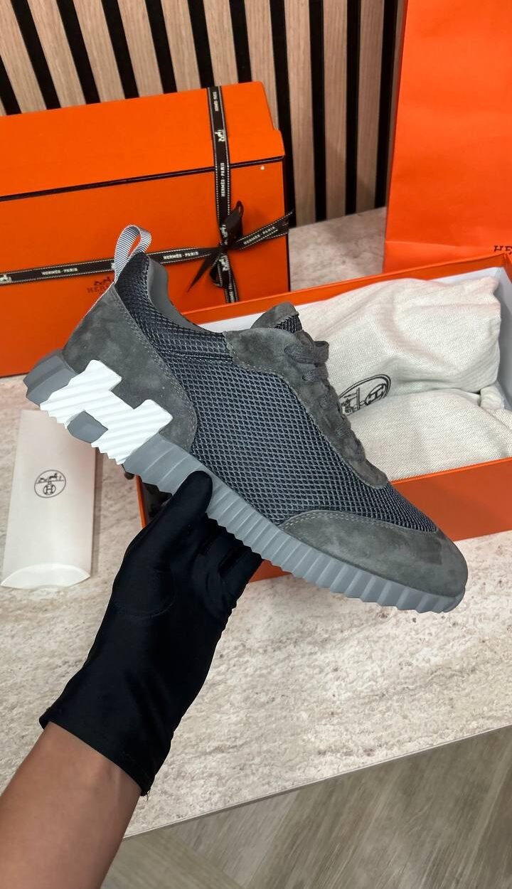 hermes-bouncing-grey