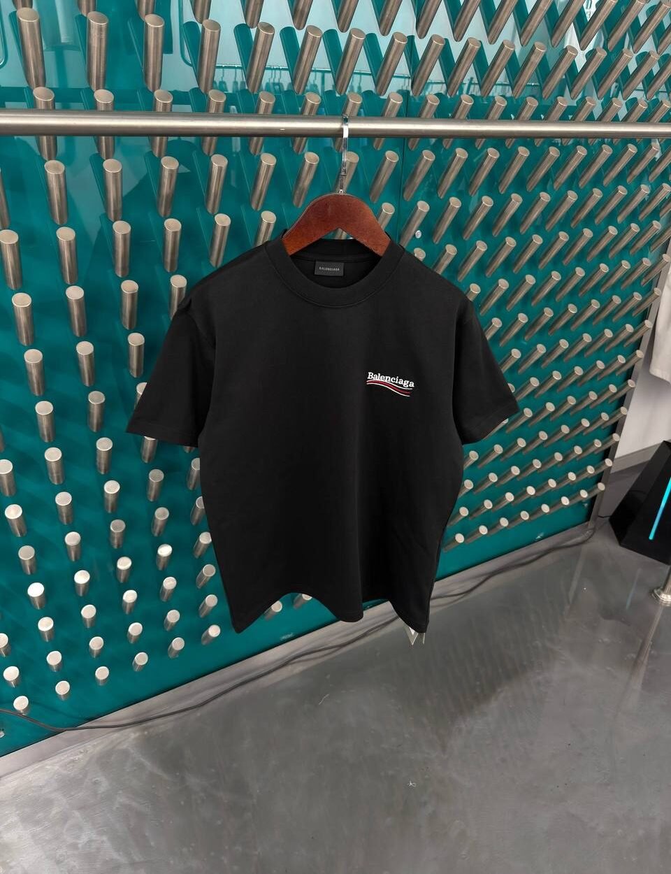 balenciaga-black-with-backprint-t-shirt