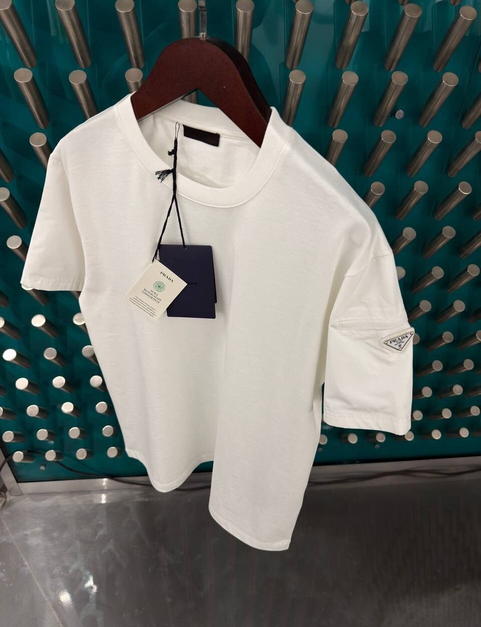 prada-t-shirt-wit
