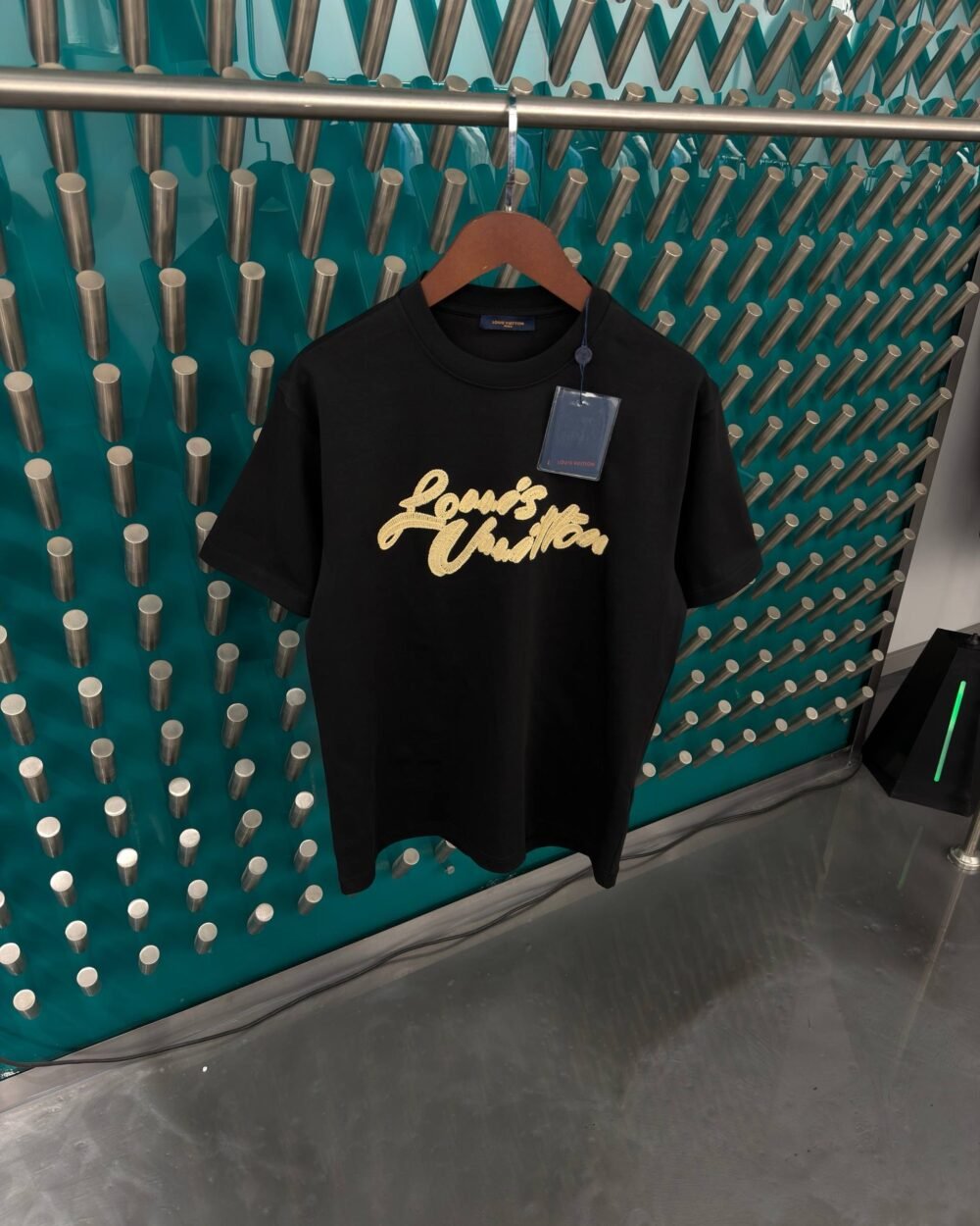 louis-vuitton-embroidered-signature-t-shirt-black