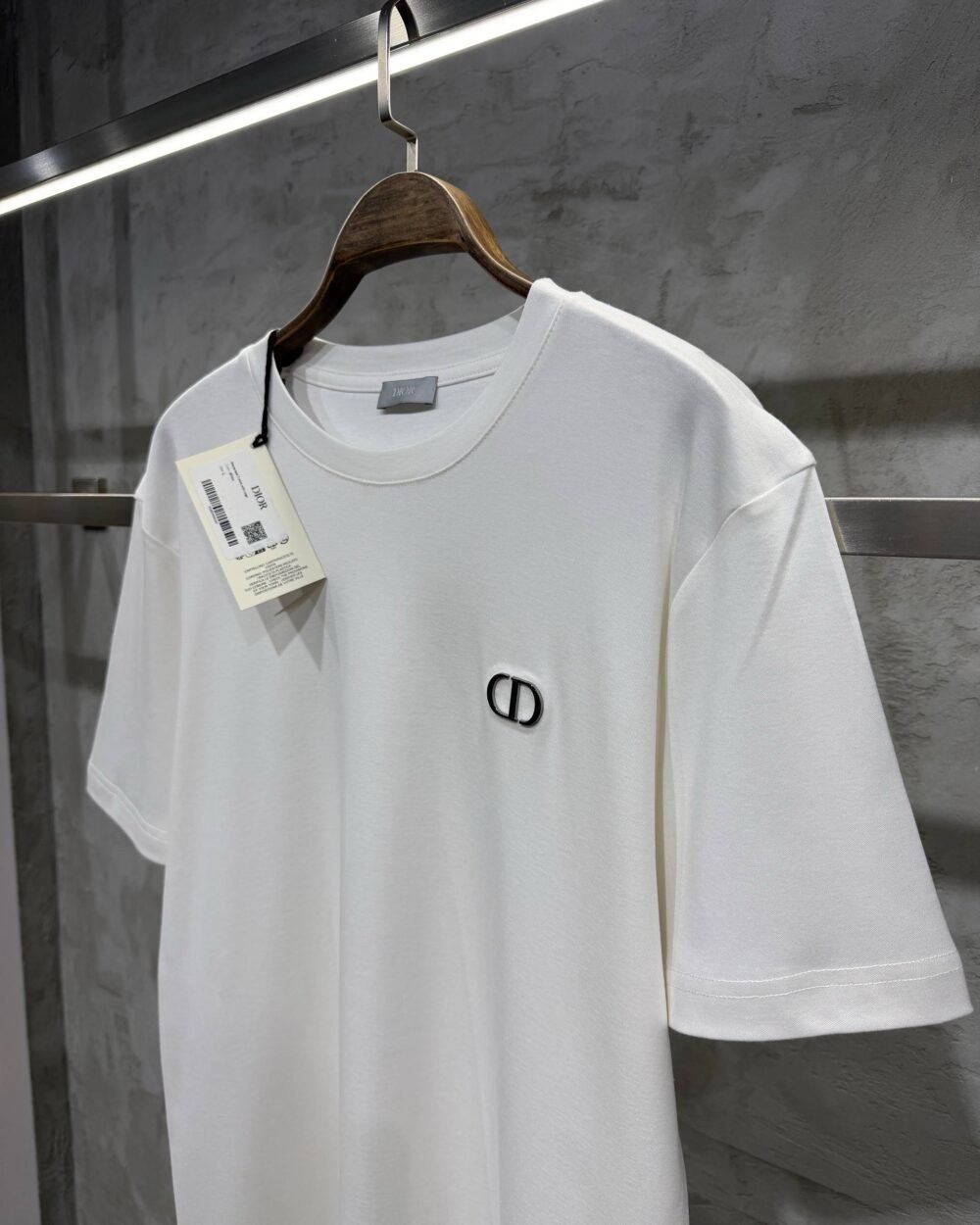 cd-t-shirt-white-metal-logo